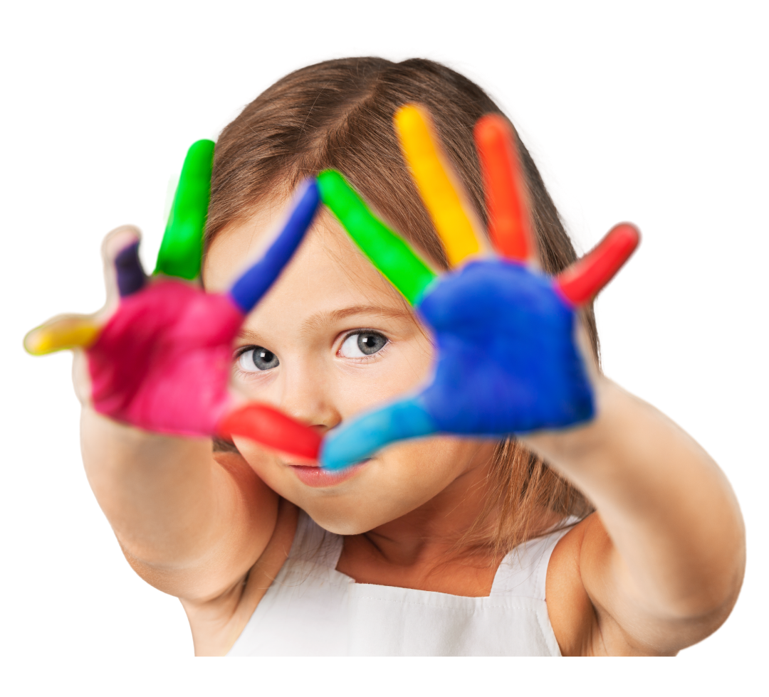 Kind met 2 handen met vingerverf. 